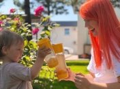 Беременная Светлана Тарабарова показала, как убирает ее маленький сын