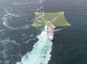 SpaceX удалось поймать часть головного обтекателя Falcon Heavy