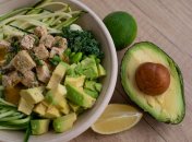 Салат з авокадо та огірком