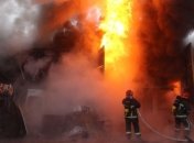 В Хмельницком произошел масштабный пожар на складе автозапчастей