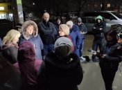 У Чернівцях пікетують будинок зараженого коронавірусом