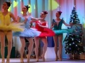 Потерялись во времени: российских врачей поздравили с 8 марта рождественским концертом (видео)