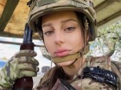 Девушка не первый год в рядах военных