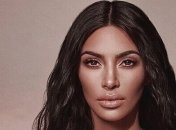 Ким Кардашян обескуражила змеиным нарядом 