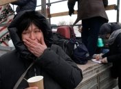 Ті, кому пощастило вирватися з Маріуполя на підконтрольну Києву територію, не вірять у своє щастя. Фото Getty Images