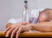 Употребление гомеопатического препарата привело к алкогольному гепатиту и летальному исходу