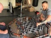 Макгрегор похвастался крутыми шахматами