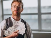 В числе богачей пятерка знаков