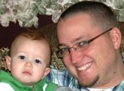 Бесплодный мужчина стал отцом тройняшек (фото)