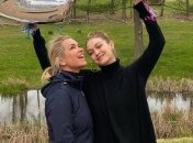 "Мы очень счастливы": мама Джиджи Хадид подтвердила беременность дочери