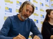 Главная звезда сериала "Ганнибал" хочет сняться в кино с легендой Барселоны