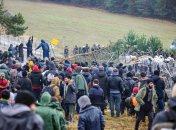 Білорусь атакує Польщу мігрантами: Варшава відправила військових (відео)