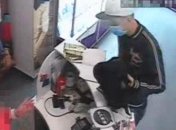 Студент ограбил магазин в центре Одессы (Видео)