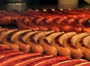 Украина существенно сократила производство колбас, молока и масла