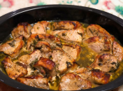 Мясо готовится просто, при этом получается вкусным и сочным