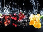 Ученые посоветовали не пить воду, а есть ее