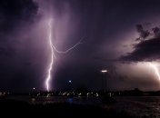 Синоптики попереджають про сильні дощі, грози та шквали