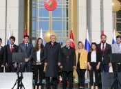 Во время фотосессии в Турции Эрдоган "увел" девушку у Путина (Видео)