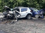 Пять человек, включая двухлетнюю девочку, пострадали в страшном лобовом столкновении двух авто на Харьковщине (фото)