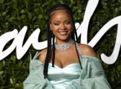 NAACP Awards 2020: Рианна появилась на премии в экстравагантном наряде (Фото)