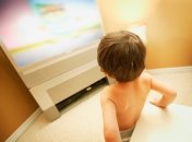 Ребенок и телевизор: правила для детей до трех лет