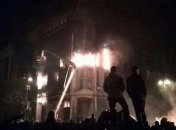 Из охваченного огнем Дома профсоюзов спасены 30 человек