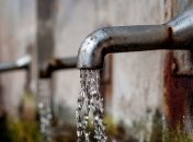 Лікарі розповіли про поширені ознаки нестачі води в організмі