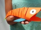 Как сделать подвижную рыбку из бумаги
