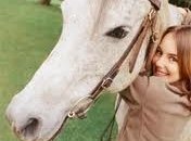 Дельфины, лошади и собаки помогут вылечить детский аутизм