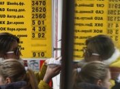 Яценюк: Валюту покупают для спекулятивных целей