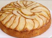 Простой в приготовлении, но очень вкусный и нежный пирог со свежими грушами