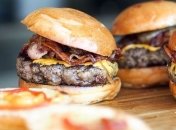 Медики рассказали, чем может быть полезен фаст-фуд