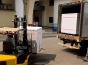 "Это не AstraZeneca, а какая-то реплика": видео отгрузки вакцины от коронавируса для Украины обсуждают в сети