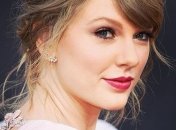 Тейлор Свифт украсила обложку издания "BAZAAR"