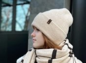 Шапка-біні — це в’язаний виріб, що щільно облягає голову