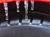 Зима близко: полиция напоминает водителям о необходимости "переобуться"