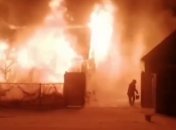 Огонь охватил все здание: появилось видео смертельного пожара в доме престарелых