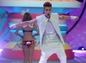 Джастин Бибер "лихачит" на дороге (Видео)