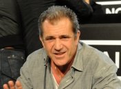 59-летний актер Мел Гибсон закрутил роман с юной красоткой