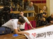 Журналисты считают, что отменить "клевету" помогла их сплоченность