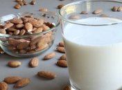 Вся правда о питательных свойствах миндального молочка 