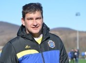 Президент украинского футбольного клуба ударил арбитра по голове (Видео)