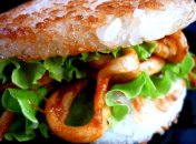 Бургер по-японски от Йоши Фудзивары