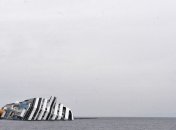 Затонувший лайнер "Коста Конкордиа" пролежит на дне до осени 2013