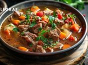 Бограч – это ароматное венгерское блюдо (изображение создано с помощью ИИ)