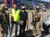 Из Украины выдворили очередного "криминального авторитета"