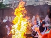 В Венесуэле в ходе акции протеста подожгли человека