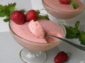 Легкий полуничний десерт