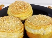 Запечені яблука з кришкою з листкового тіста