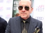 Британский певец Элвис Костелло отменил гастроли из-за тяжелой болезни